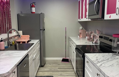 West Arlington Apartment | Princess Pop Palace AT&T apartment with AC, WiFi in vibrant Arlington