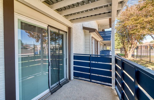 West Arlington Apartment | Princess Pop Palace AT&T apartment with AC, WiFi in vibrant Arlington