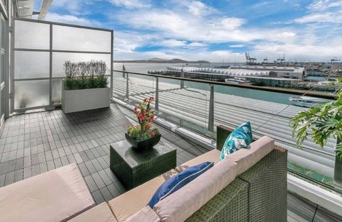 Auckland Central Business District Apartment | Princess Wharf w/Balcony
