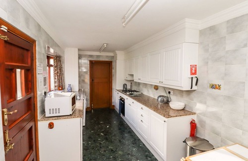 Carlton in Lindrick Cottage | Pringles Orchard