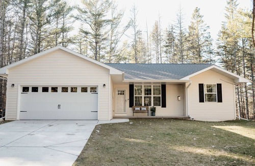Ellison Bay House | Prinsen Retreat ~ Secluded, Hot Tub, Walk to Water in Ellison Bay