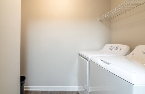 Arcadia Apartment | ✭Printer✭6mi→Wofford✭King Bed✭3 TVs✭W/D✭20min→BMW