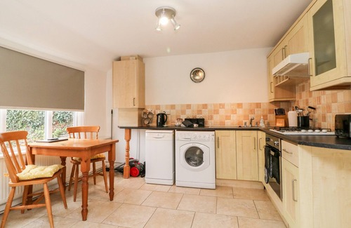 Barnstaple Cottage | PRIORY HOUSE COTTAGE, pet friendly, with a garden in Barnstaple