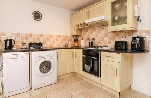 Barnstaple Cottage | PRIORY HOUSE COTTAGE, pet friendly, with a garden in Barnstaple