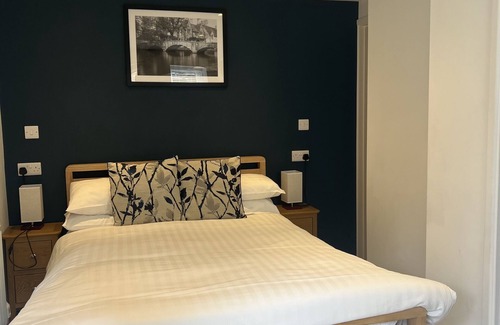 Burford House | Priory Tearooms Burford With Rooms