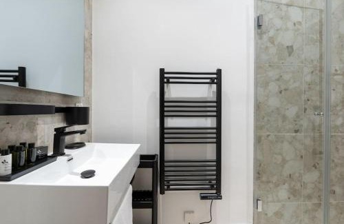 Neulerchenfeld Apartment | Pristine 1BR Suite, Quick to City by HM