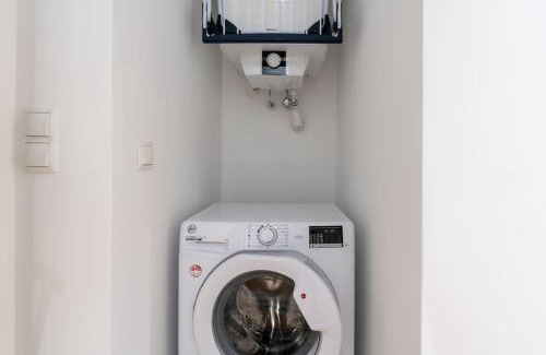 Neulerchenfeld Apartment | Pristine 1BR Suite, Quick to City by HM