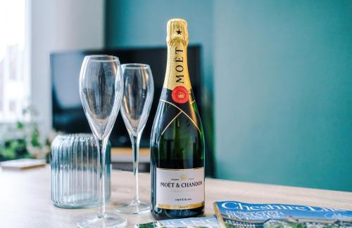 Anfield House | Pristine 3-bed home in Anfield by 53 Degrees Property, Ideal For Big Groups & Business, FREE parking!
