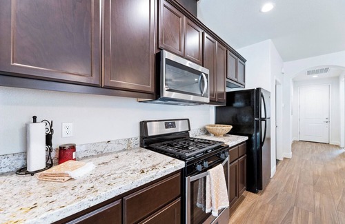 Raisin House | Pristine Luxury Townhouse for Professionals