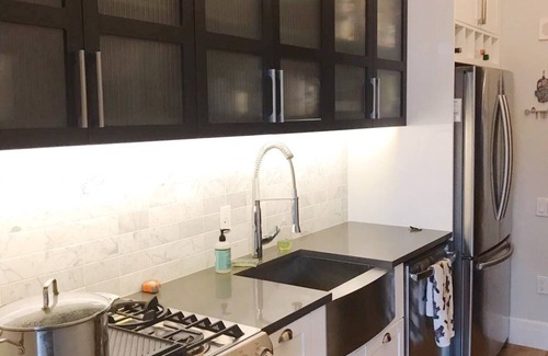 Hunters Point Apartment | Pristine mini loft in luxury building in LIC