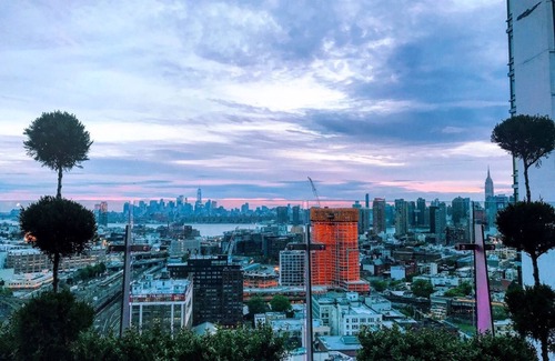 Hunters Point Apartment | Pristine mini loft in luxury building in LIC