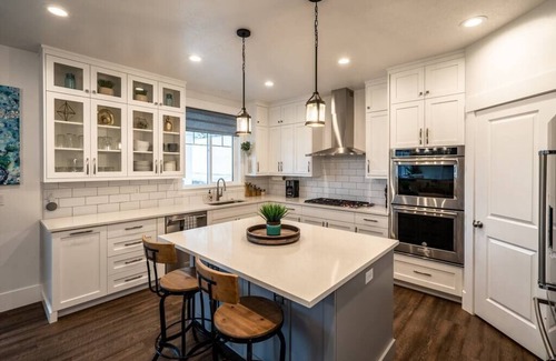 Pleasant Grove House | Pristine New*Home w/Hot Tub , 4 Bd 3.5 bth|Slps 18