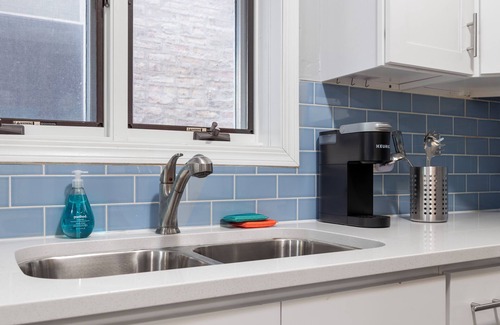 Pulaski Park Apartment | Pristine Paradise Haven. #Free Parking n