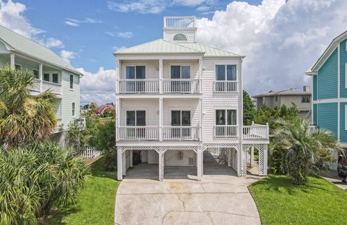 Oceanmarsh Subdivision House | Pristine pet-friendly home with water views and shared beach access