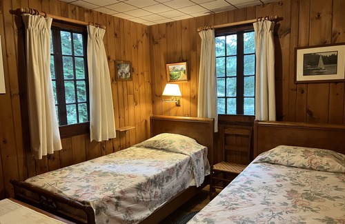 West Hartland Cottage | Pristine Private Lakefront Cottage in West Hartland CT - Two Season Rentals