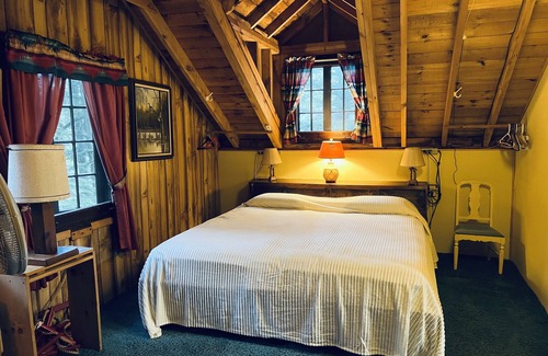 West Hartland Cottage | Pristine Private Lakefront Cottage in West Hartland CT - Two Season Rentals