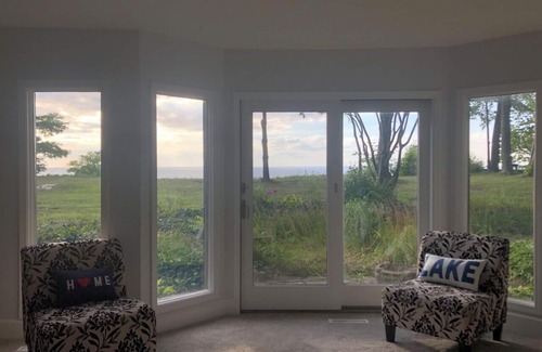 Riverside House | 🌅Pristine Private Lakefront⛵️Hot Tub♨️, Fire Pit🪵, WIFI & AC! 🛥️