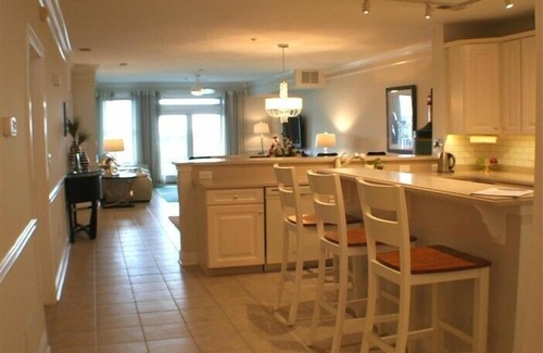 Anglesea Condo | Pristine second floor interior unit!