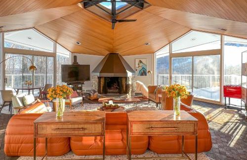 West Dover House | Pristine West Dover Home with Deck and Mountain Views!