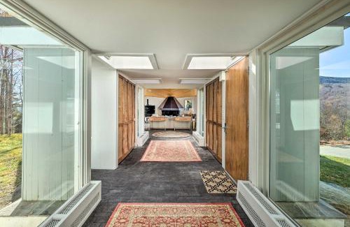 West Dover House | Pristine West Dover Home with Deck and Mountain Views!