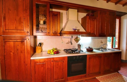Civitella in Val di Chiana Villa | Private Villa with WIFI, hot tub, private pool, TV, panoramic view, parking, close to Arezzo