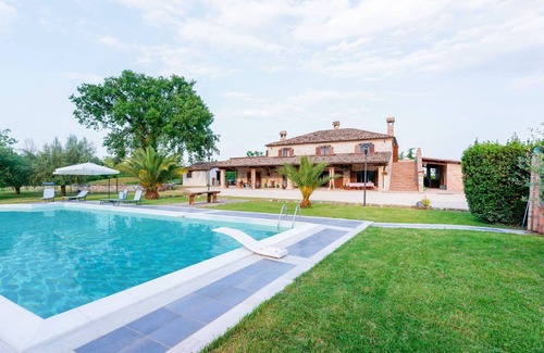 Campli Villa | Private Villa with hot tub, sauna, WIFI, private pool, TV, patio, panoramic view, close to Teramo