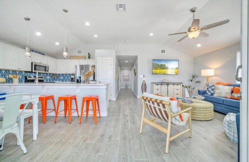 Cinnamon Shore House | Priv Pool, Covered Patio Lounge w/Bar, Sunset Views | Green Gecko by AvantStay