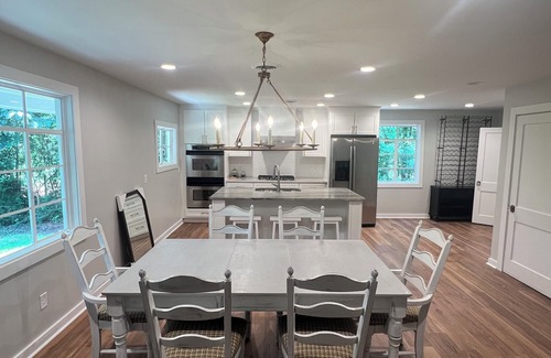 College Hill House | Privacy and space but close to town!