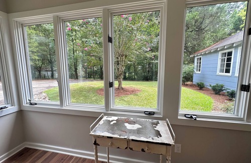College Hill House | Privacy and space but close to town!