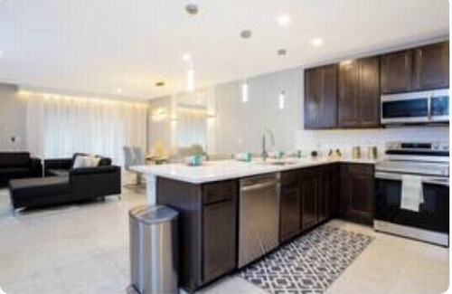 Indian Point House | Privacy, Disney 20 minutes,brand new house!