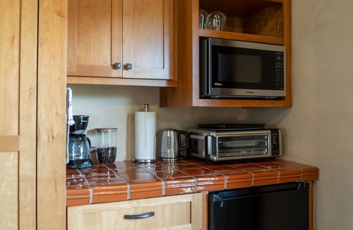 Cornville Cottage | Privacy, views, vineyard and creek.