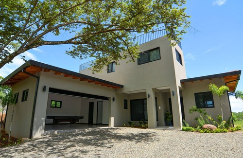 Marbella House | Private 3bedroom Ocean View Rooftop at Marbella