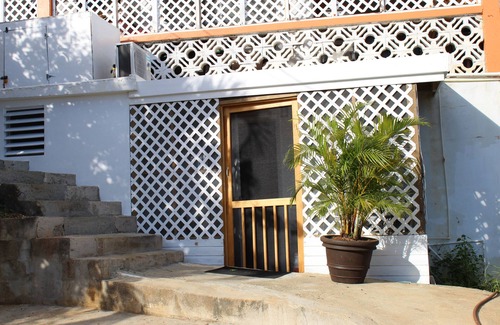 North Side Apartment | Private 1 bedroom apartment - 10 min from Magens Bay Beach
