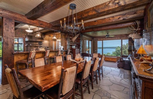 Kirbyville House | PRIVATE 10,000 SqFt lakefront log estate w. Pool - Golfers Retreat - Close to Big Cedar!
