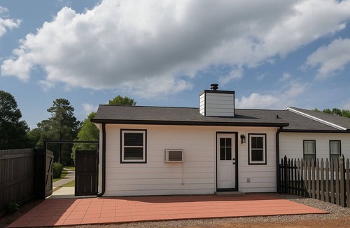 Lawrenceville House | Private 1BR/1B/Kitchen Guesthouse with King bed in Lawrenceville, Sleeps 3