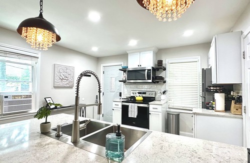 Brewers Hill Cottage | Private 1BR Cottage with City Views