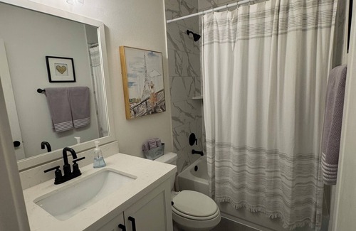 Garden Oaks House | Private 1BR near the Heights