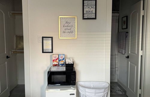 Garden Oaks House | Private 1BR near the Heights