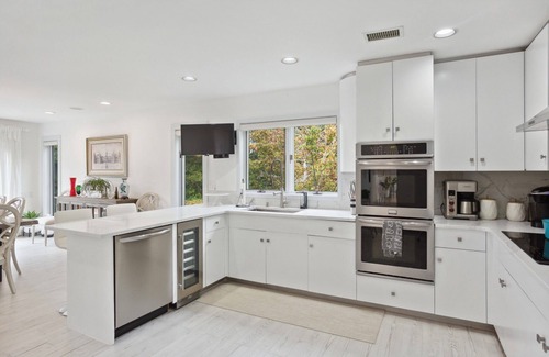North Sea House | Private 2.1 acre gated home with heated pool and tennis & pickleball court