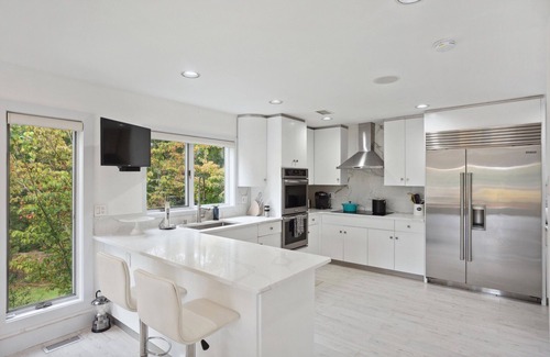 North Sea House | Private 2.1 acre gated home with heated pool and tennis & pickleball court