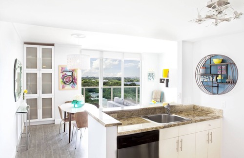 Coconut Grove Apartment | Private 2/2.5 bay view apt. in Coconut Grove Hotel includes parking!