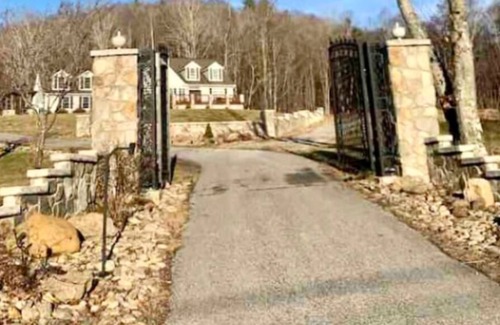 Bakersville Apartment | Private 2 bed/1 bath Apartment in the Mountains
