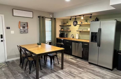 Knoxville Apartment | Private 2‑bed/2‑bath Basement Suite near Downtown & Smokies