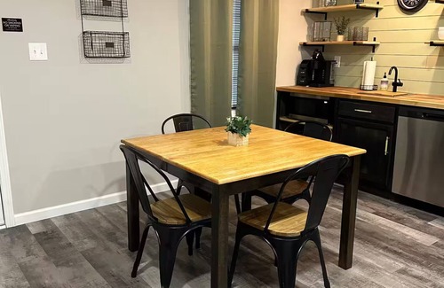 Knoxville Apartment | Private 2‑bed/2‑bath Basement Suite near Downtown & Smokies