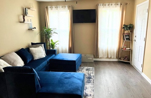 Oakhurst House | Private 2 Bed and 2 Bath ADU House with Garage!