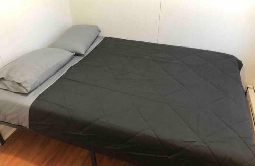 Elizabeth Apartment | Private 2-bedroom apartment with direct bus to NYC Manhattan only a 5-minute walk away