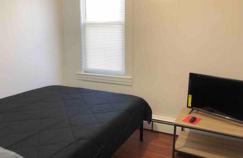 Elizabeth Apartment | Private 2-bedroom apartment with direct bus to NYC Manhattan only a 5-minute walk away