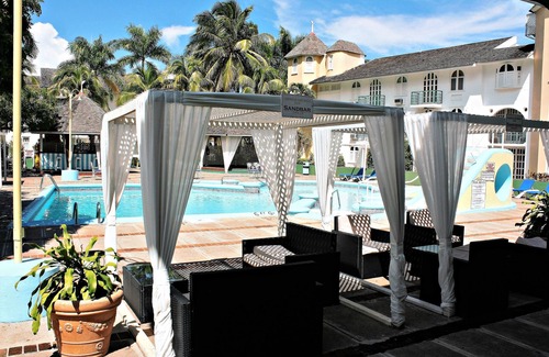 Ocho Rios Apartment | Private 2 Bedroom Beachfront Penthouse Condo Ocho Rios, Jamaica