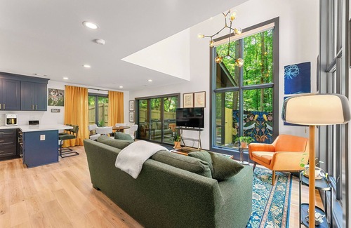 Woodstock Cottage | Private 2-bedroom cottage with hot tub and smart home features in Woodstock