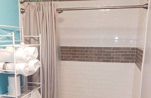 Old Town House | Private 2-bedroom house close to blue springs.FREE WIFI